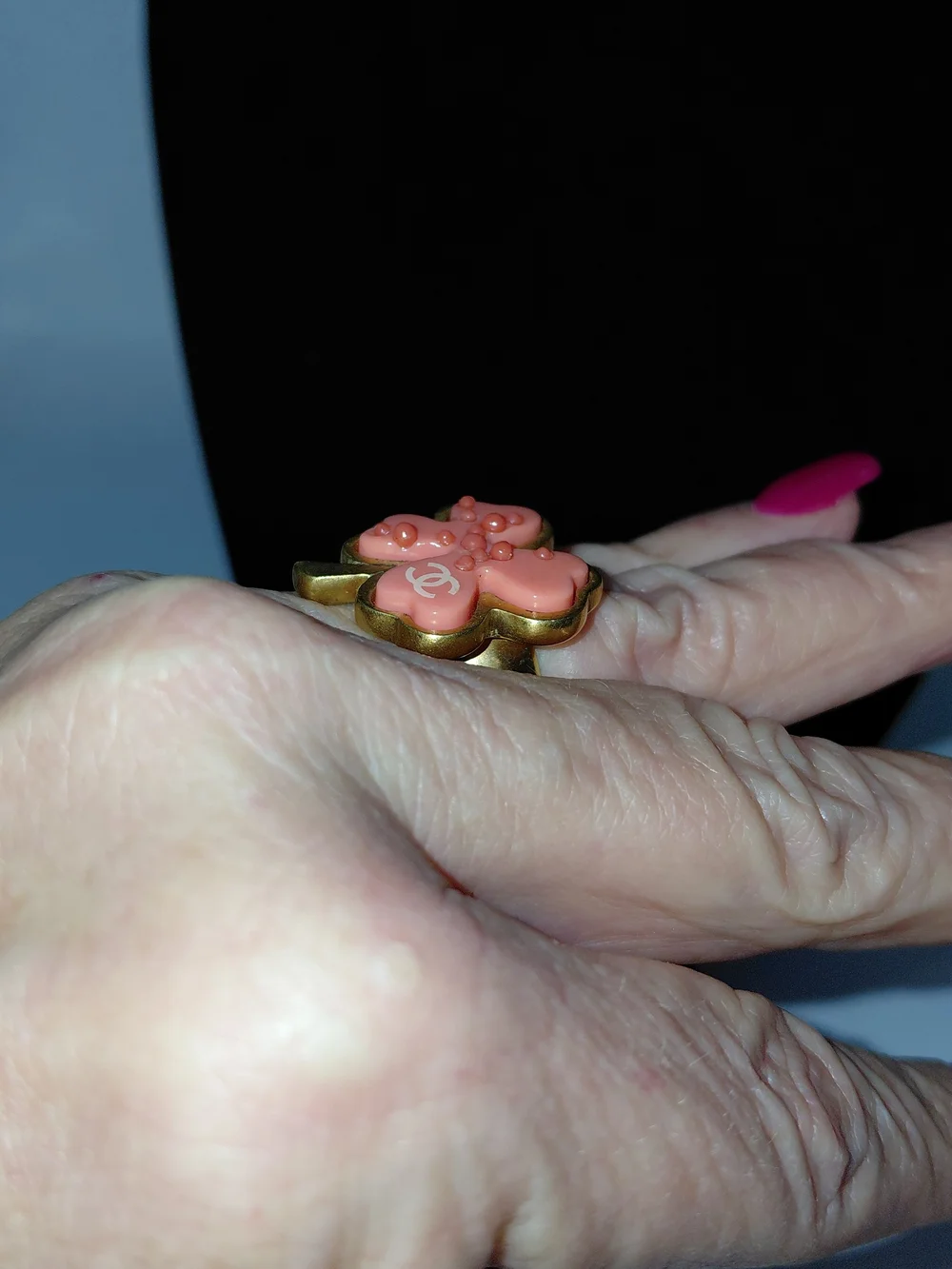 VTG CHANEL Coral Pink Enamel Resin Four-Leaf Clover Ring Gold-Plated Sz 6.25-6.5
